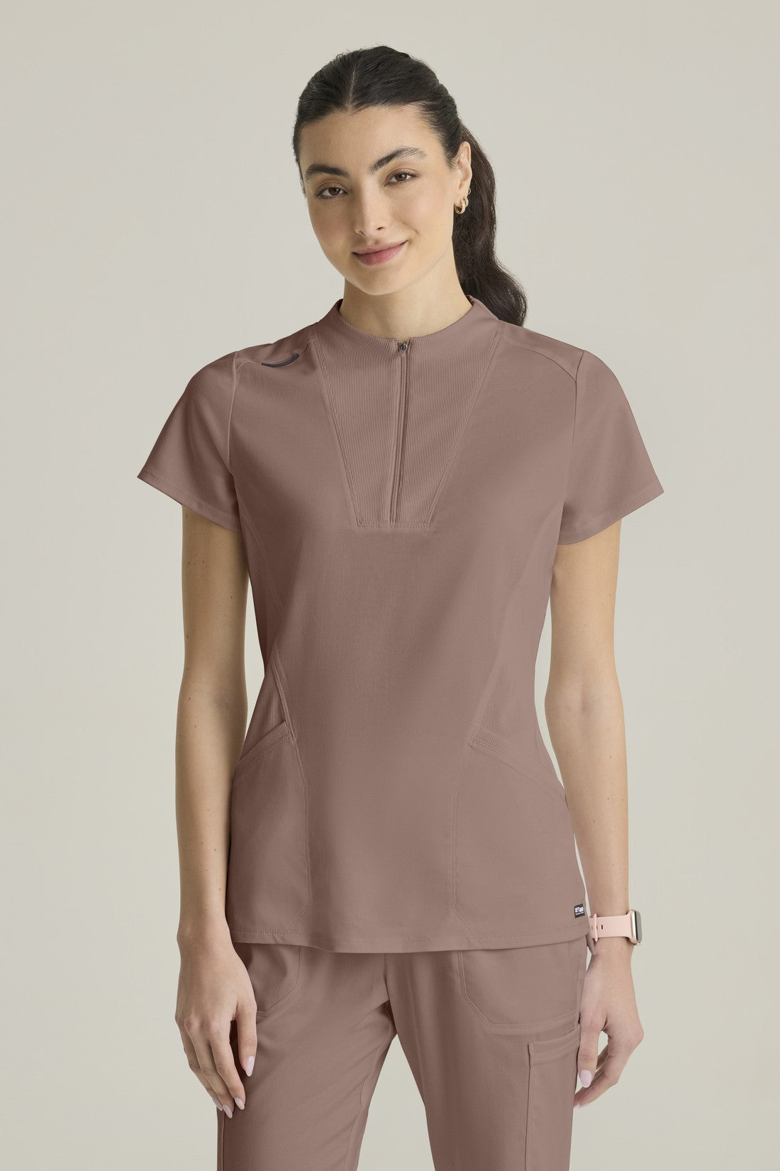 TOP MUJER GREYS ANATOMY STRETCH GRST292 - CAFÉ