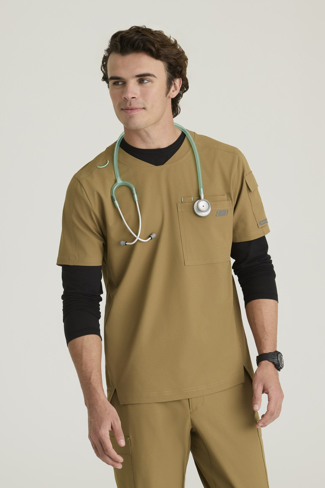 TOP HOMBRE SKECHERS RIPSTOP SKT277 - BRONCE